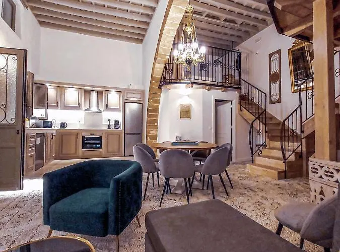 بيت للعطل Heliareti Traditional House *